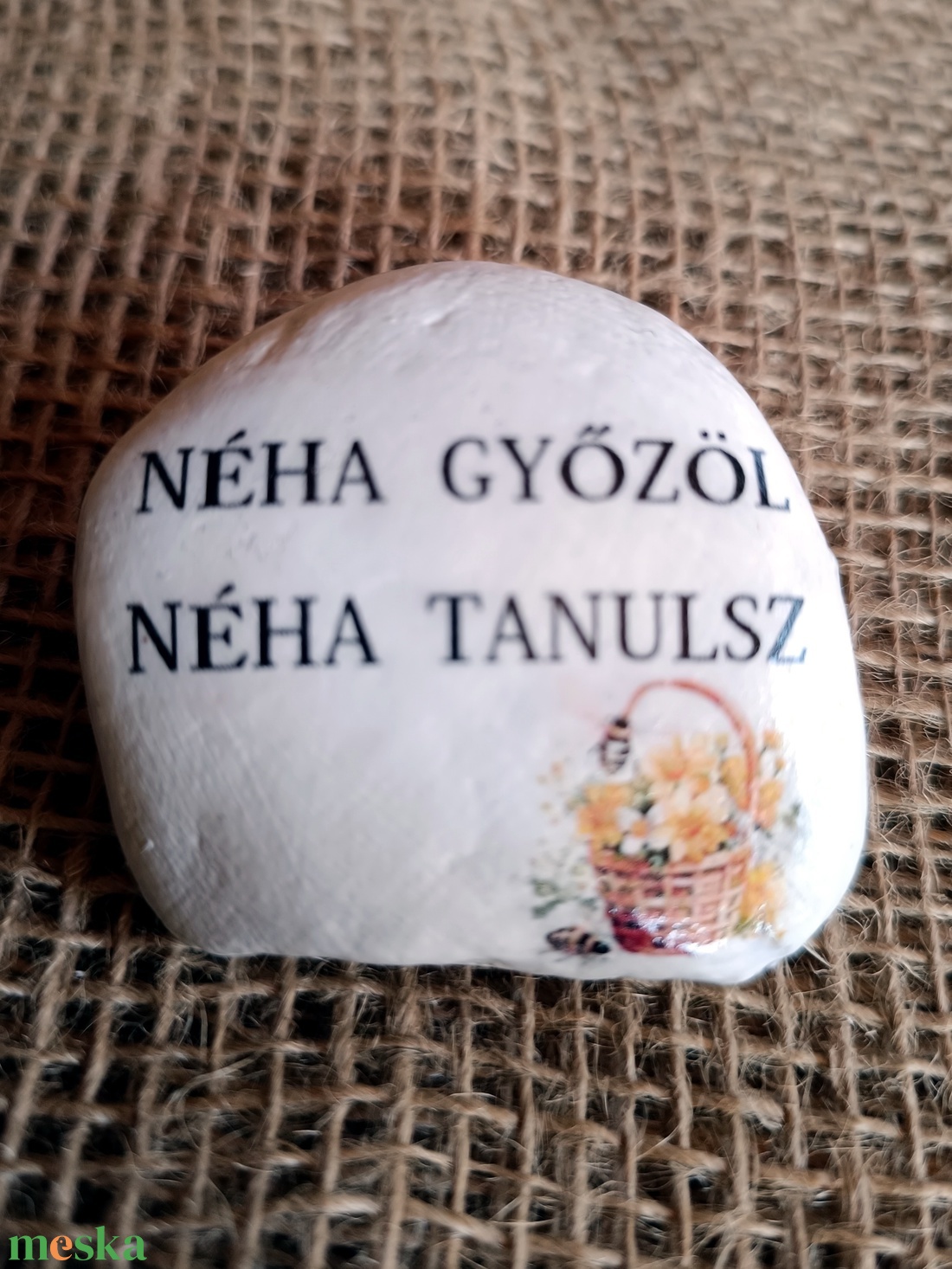 Motivációs festett kő virággal díszítve  - otthon & életmód - dekoráció - asztal és polc dekoráció - kavics & kő - Meska.hu