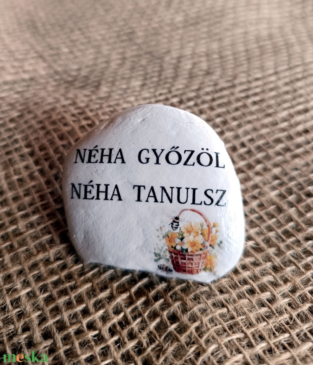 Motivációs festett kő virággal díszítve  - otthon & életmód - dekoráció - asztal és polc dekoráció - kavics & kő - Meska.hu