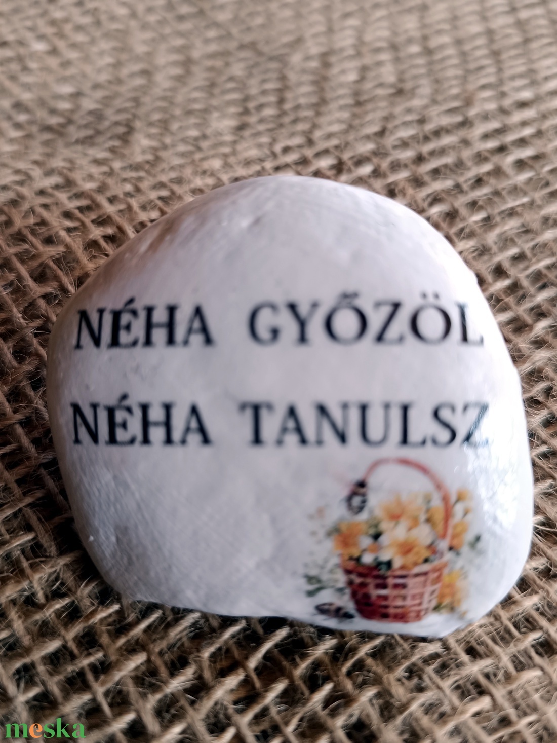 Motivációs festett kő virággal díszítve  - otthon & életmód - dekoráció - asztal és polc dekoráció - kavics & kő - Meska.hu