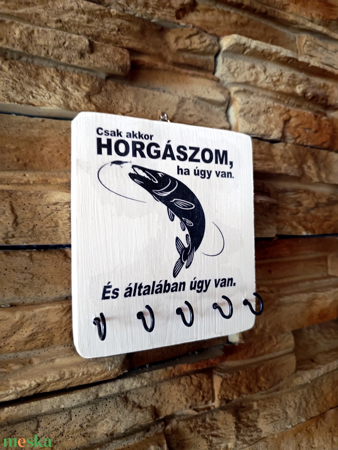 Fali akaszós tároló horgászok részére felirattal. - otthon & életmód - dekoráció - fali és függő dekoráció - fali kulcstartó - Meska.hu