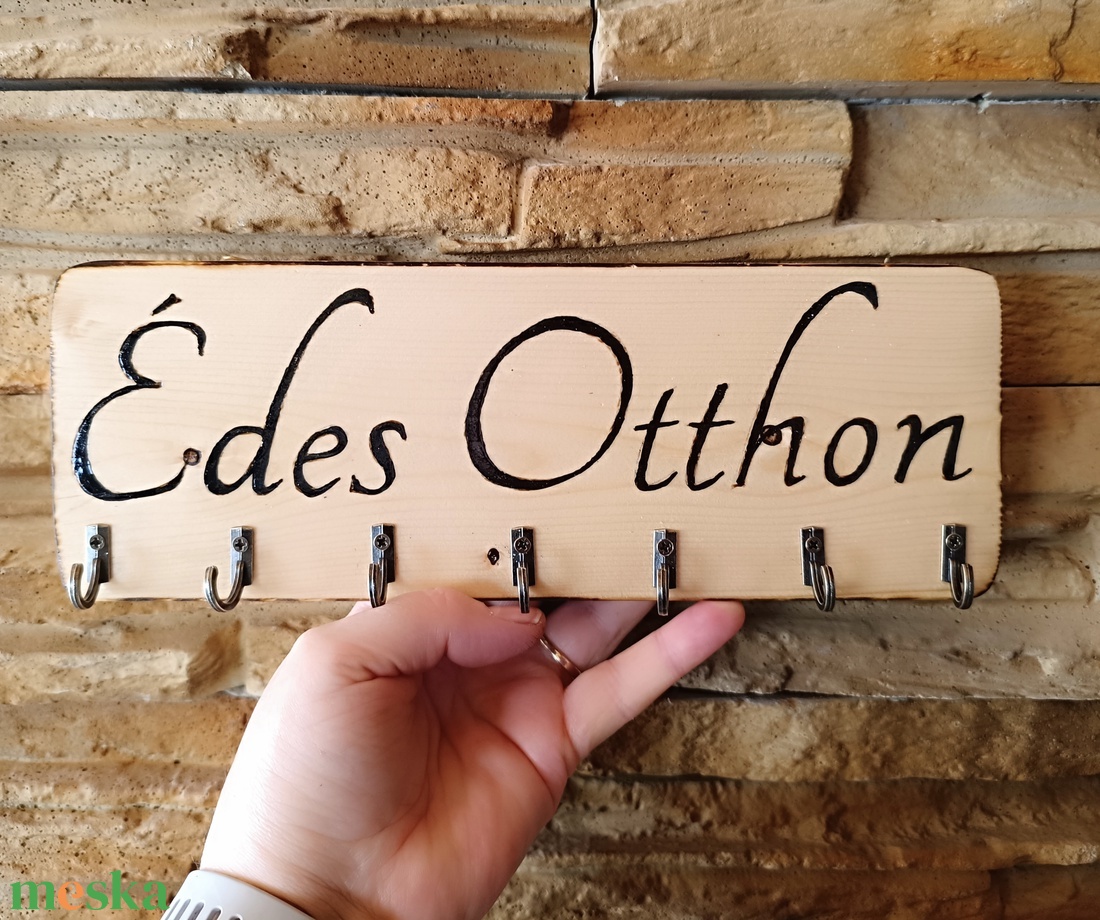 Édes otthon felirattal díszített fából készült fali kulcstartó - otthon & életmód - dekoráció - fali és függő dekoráció - fali kulcstartó - Meska.hu Édes otthon felirattal díszített fából készült fali kulcstartó - otthon & életmód - dekoráció - fali és függő dekoráció - fali kulcstartó - Meska.hu