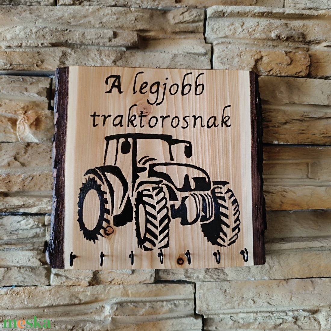 Fából készült fali kulcstartó a legjobb traktorosnak - otthon & életmód - dekoráció - fali és függő dekoráció - fali kulcstartó - Meska.hu Fából készült fali kulcstartó a legjobb traktorosnak - otthon & életmód - dekoráció - fali és függő dekoráció - fali kulcstartó - Meska.hu