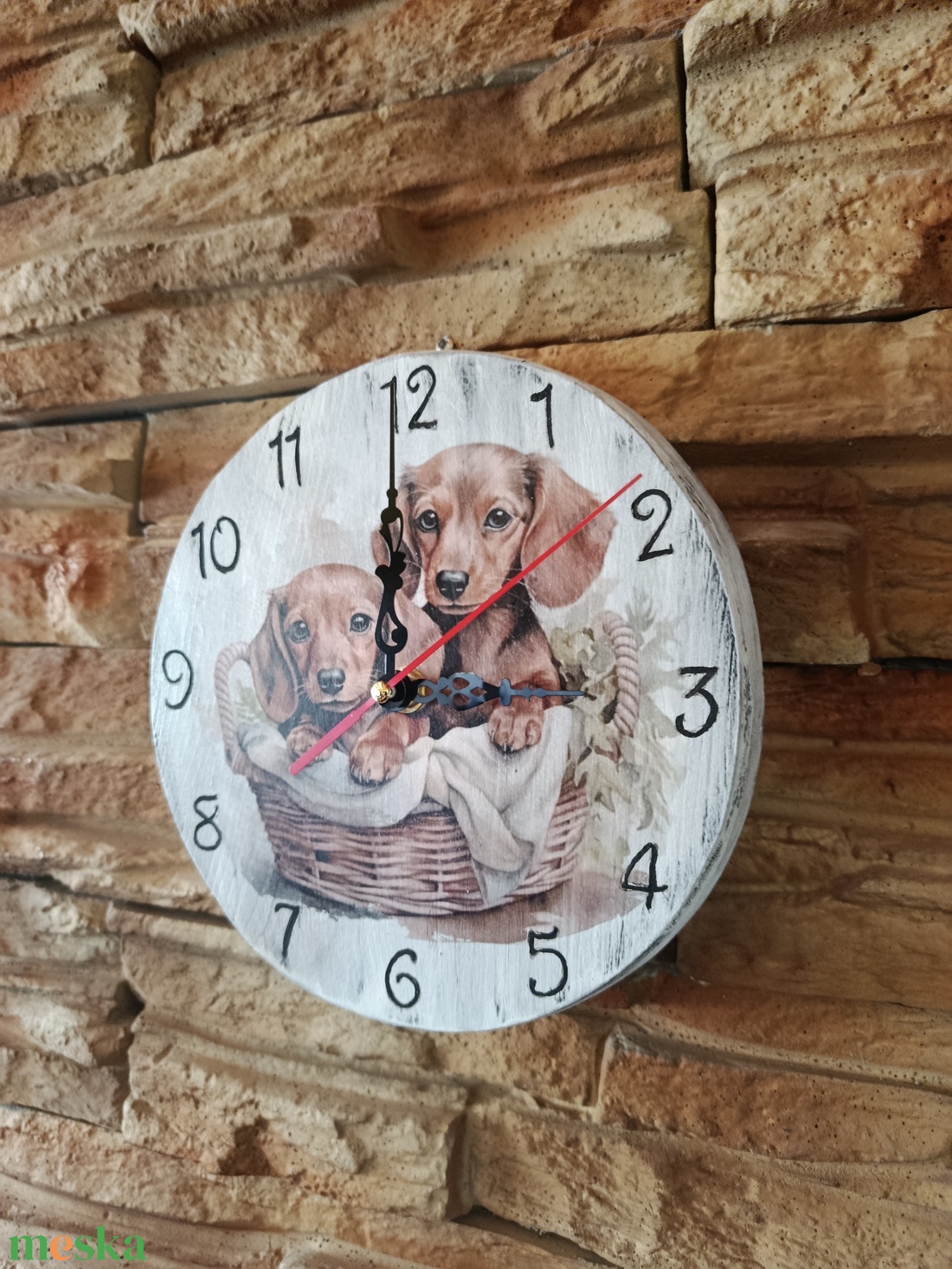 Vintage stílusú fából készült falióra tacskó kiskutyákkal - otthon & életmód - dekoráció - fali és függő dekoráció - falióra & óra - Meska.hu Vintage stílusú fából készült falióra tacskó kiskutyákkal - otthon & életmód - dekoráció - fali és függő dekoráció - falióra & óra - Meska.hu