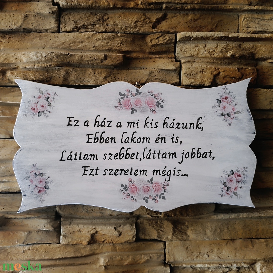Ez a ház a mi kis házunk... idézettel díszített, vintage stílusú virágos fatábla - otthon & életmód - ház & kert - isten hozott tábla - Meska.hu