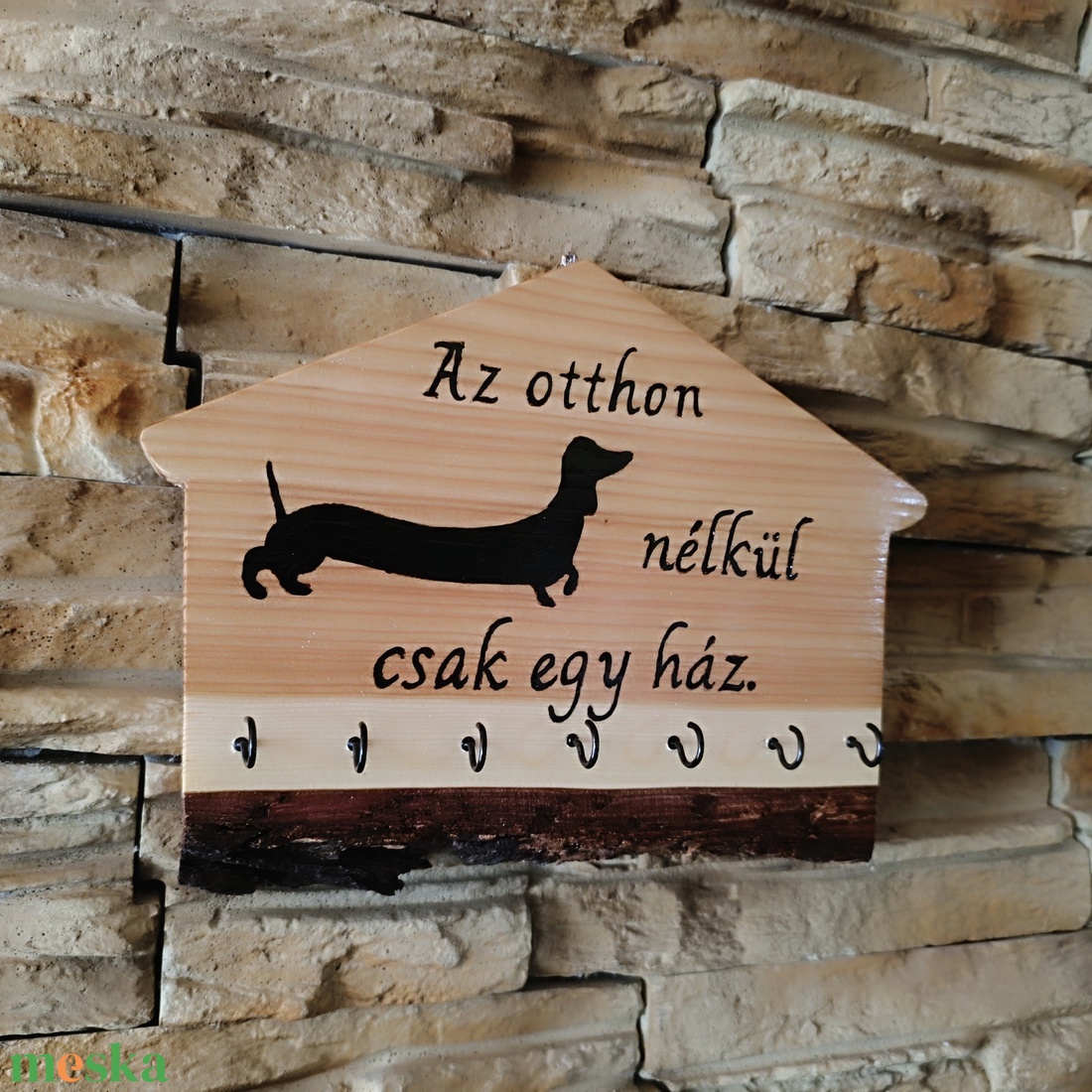Az otthon tacskó nélkül csak egy ház felirattal díszített fa fali kulcstartó - otthon & életmód - dekoráció - fali és függő dekoráció - fali kulcstartó - Meska.hu Az otthon tacskó nélkül csak egy ház felirattal díszített fa fali kulcstartó - otthon & életmód - dekoráció - fali és függő dekoráció - fali kulcstartó - Meska.hu