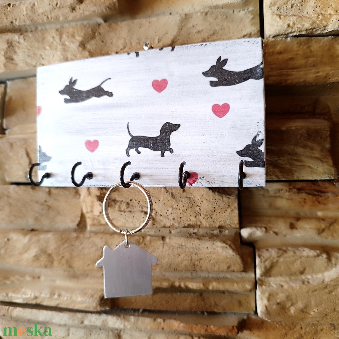 Fából készült fali kulcstartó aranyos tacskó kutyás mintával - otthon & életmód - dekoráció - fali és függő dekoráció - fali kulcstartó - Meska.hu Fából készült fali kulcstartó aranyos tacskó kutyás mintával - otthon & életmód - dekoráció - fali és függő dekoráció - fali kulcstartó - Meska.hu