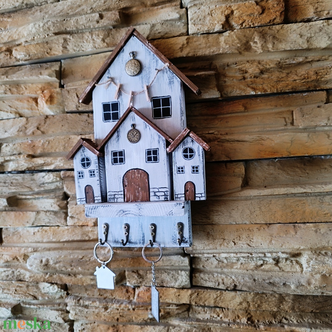 Egyedi, házikós fából készült fali kulcstartó  - otthon & életmód - dekoráció - fali és függő dekoráció - fali kulcstartó - Meska.hu