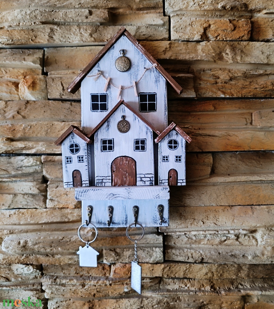 Egyedi, házikós fából készült fali kulcstartó  - otthon & életmód - dekoráció - fali és függő dekoráció - fali kulcstartó - Meska.hu
