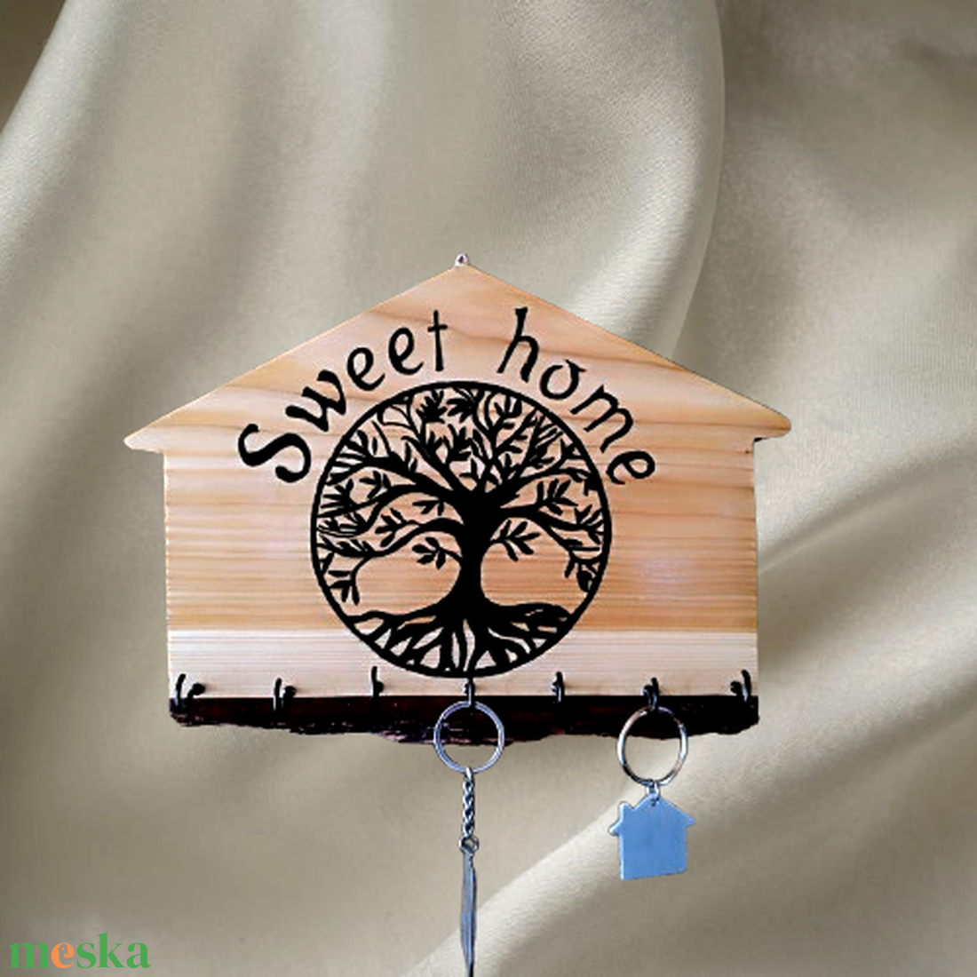 Házikó formájú fa fali kulcstartó életfával és sweet home felirattal díszítve - otthon & életmód - dekoráció - fali és függő dekoráció - fali kulcstartó - Meska.hu Házikó formájú fa fali kulcstartó életfával és sweet home felirattal díszítve - otthon & életmód - dekoráció - fali és függő dekoráció - fali kulcstartó - Meska.hu