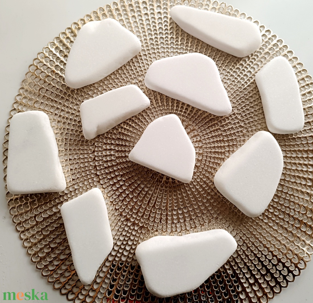 Festhető lapos fehér kő   - otthon & életmód - dekoráció - asztal és polc dekoráció - kavics & kő - Meska.hu