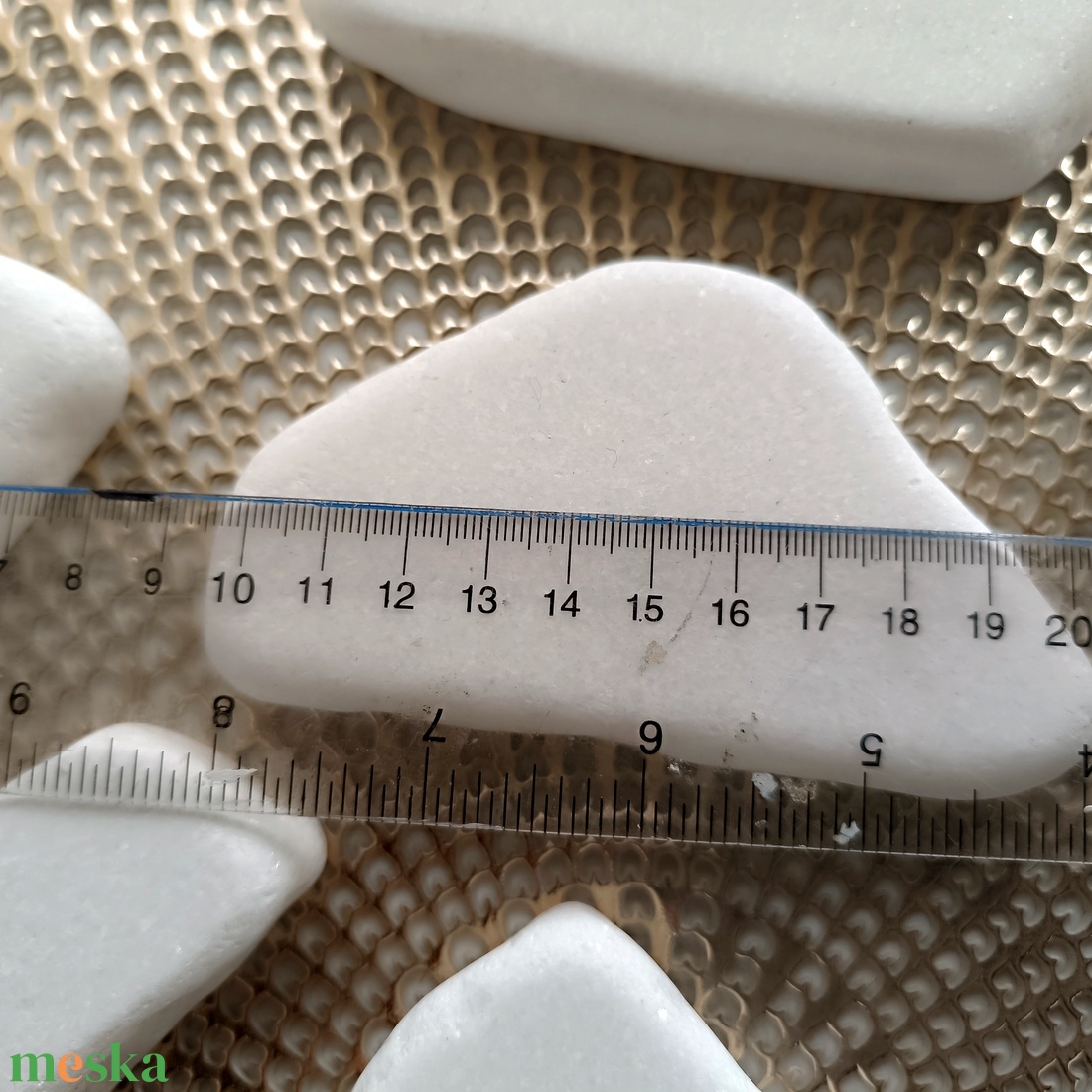 Festhető lapos fehér kő   - otthon & életmód - dekoráció - asztal és polc dekoráció - kavics & kő - Meska.hu