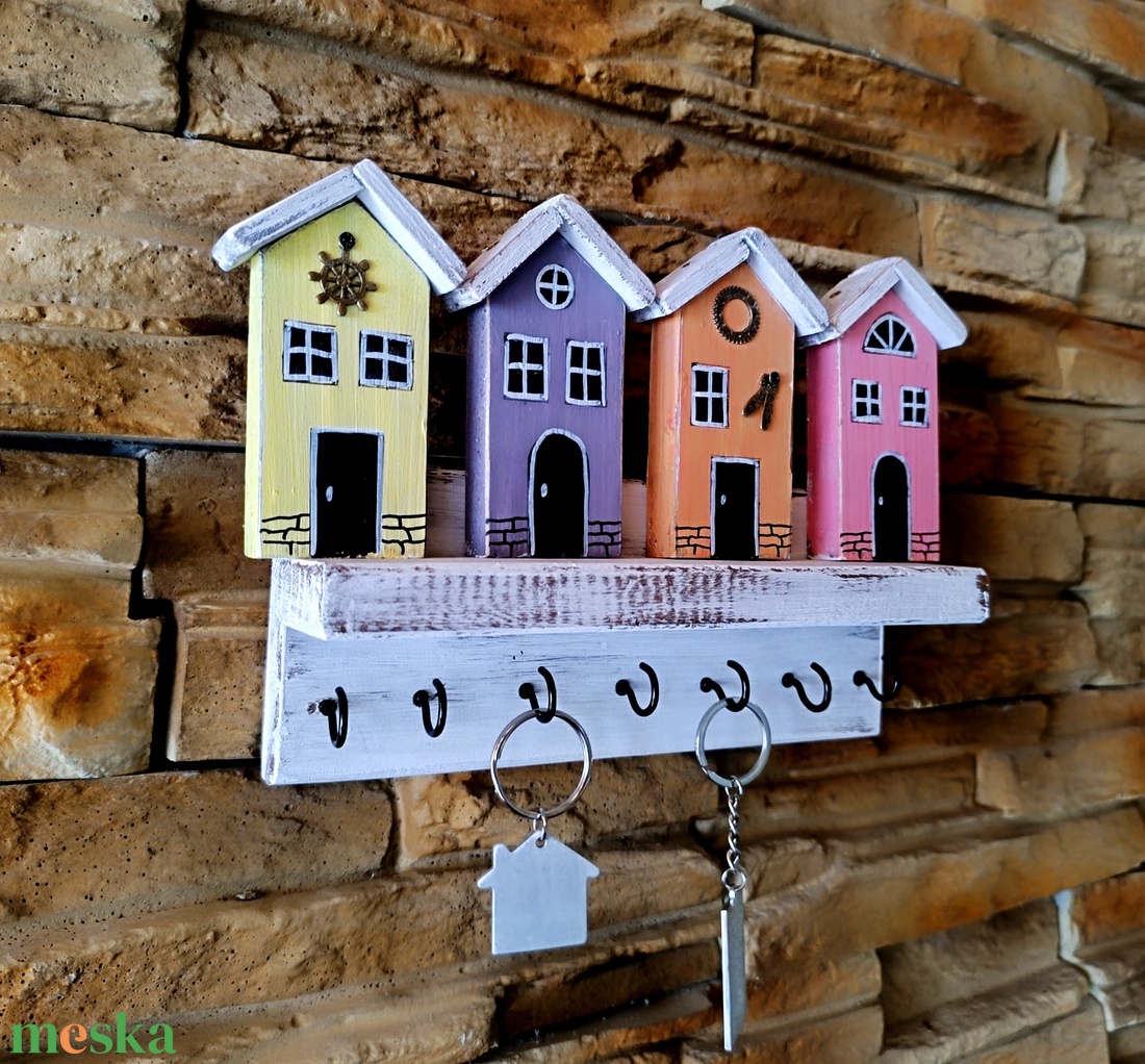 Fából készült fali kulcstartó házikókkal - otthon & életmód - dekoráció - fali és függő dekoráció - fali kulcstartó - Meska.hu