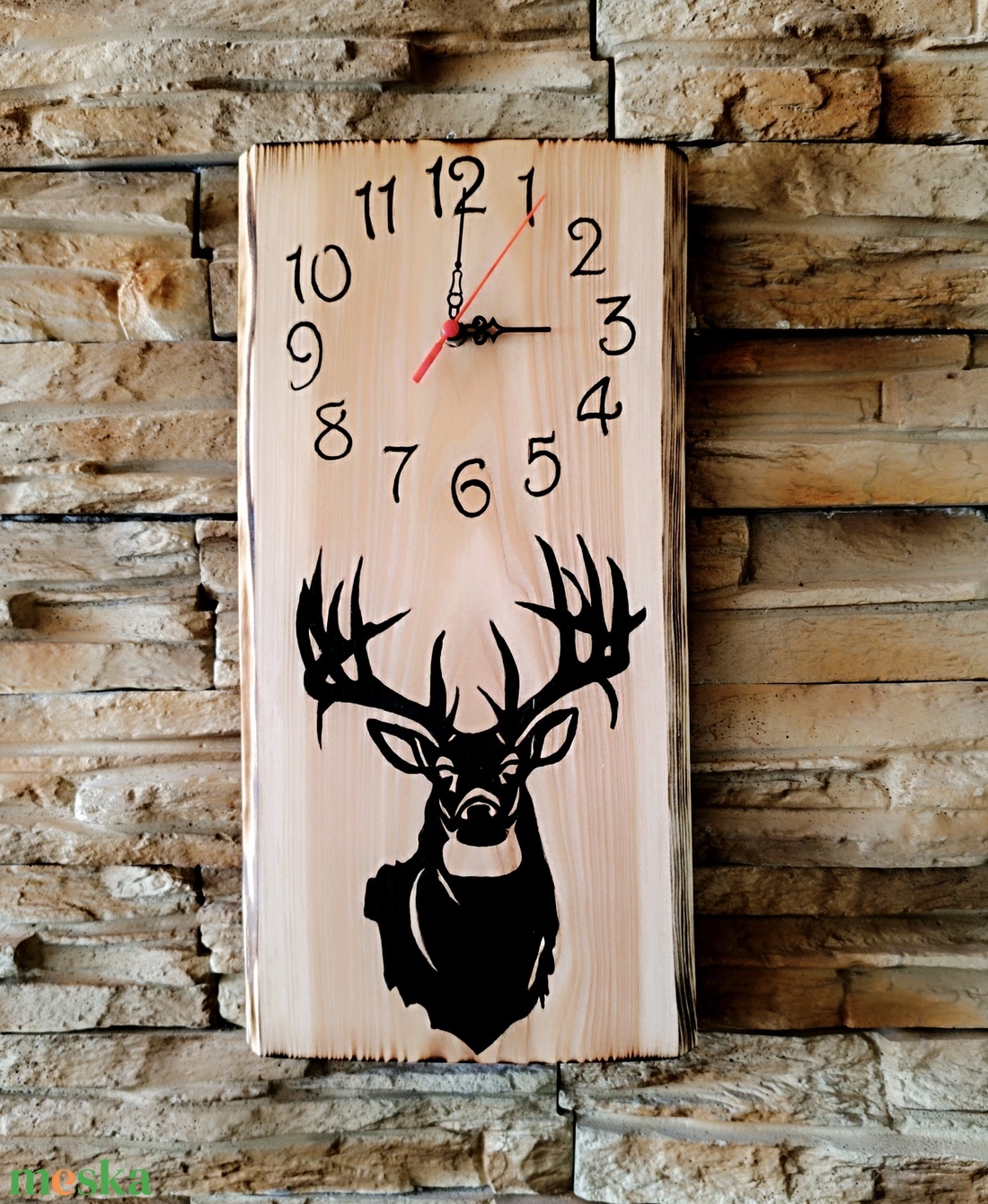 Vörösfenyő fa falióra szarvas sziluettel díszítve  - otthon & életmód - dekoráció - fali és függő dekoráció - falióra & óra - Meska.hu