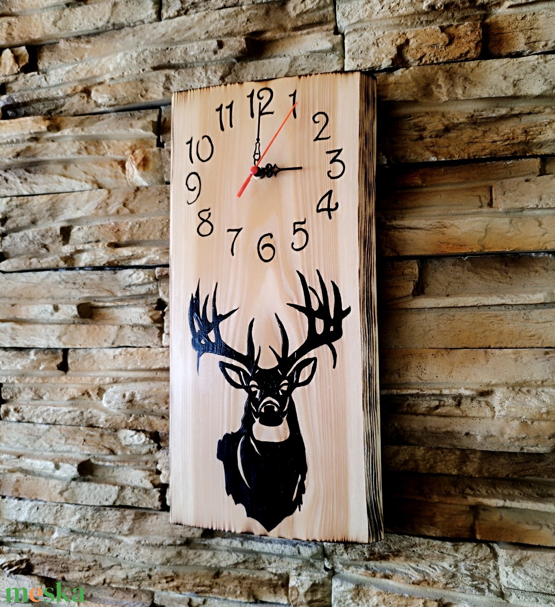 Vörösfenyő fa falióra szarvas sziluettel díszítve  - otthon & életmód - dekoráció - fali és függő dekoráció - falióra & óra - Meska.hu