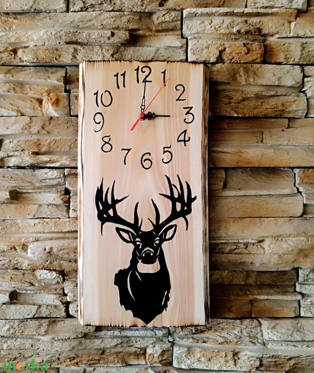 Vörösfenyő fa falióra szarvas sziluettel díszítve  - otthon & életmód - dekoráció - fali és függő dekoráció - falióra & óra - Meska.hu