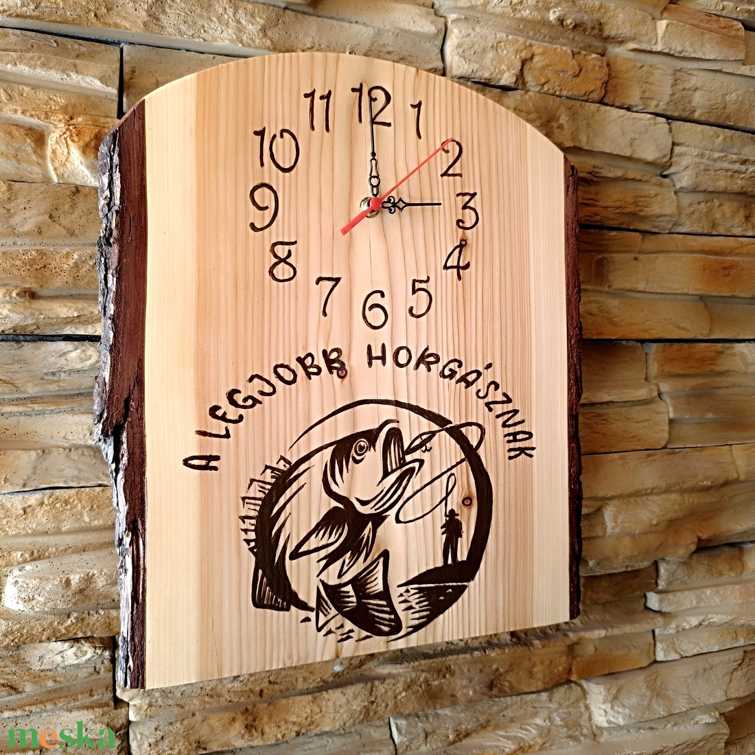 Fából készült falióra a legjobb horgásznak - otthon & életmód - dekoráció - fali és függő dekoráció - falióra & óra - Meska.hu