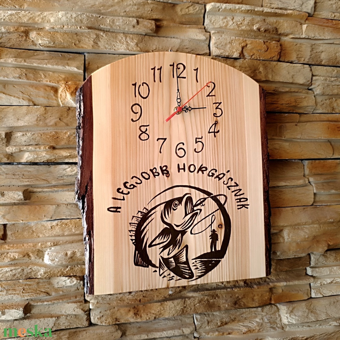 Fából készült falióra a legjobb horgásznak - otthon & életmód - dekoráció - fali és függő dekoráció - falióra & óra - Meska.hu