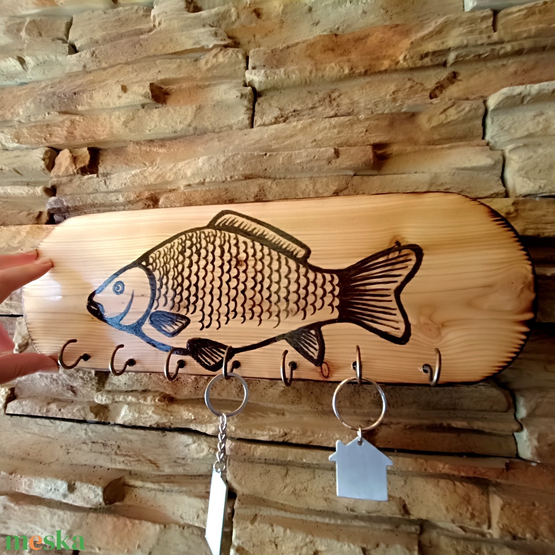 Fából készült fali fogas horgászok számára  - otthon & életmód - bútor - fogas - Meska.hu