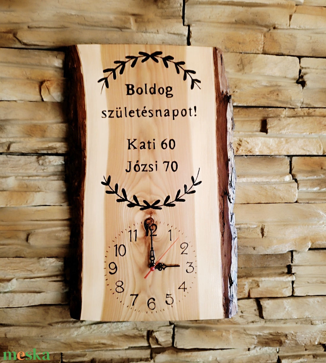 Egyedi, fából készült falióra születésnap alkalmából nevekkel  - otthon & életmód - dekoráció - fali és függő dekoráció - falióra & óra - Meska.hu