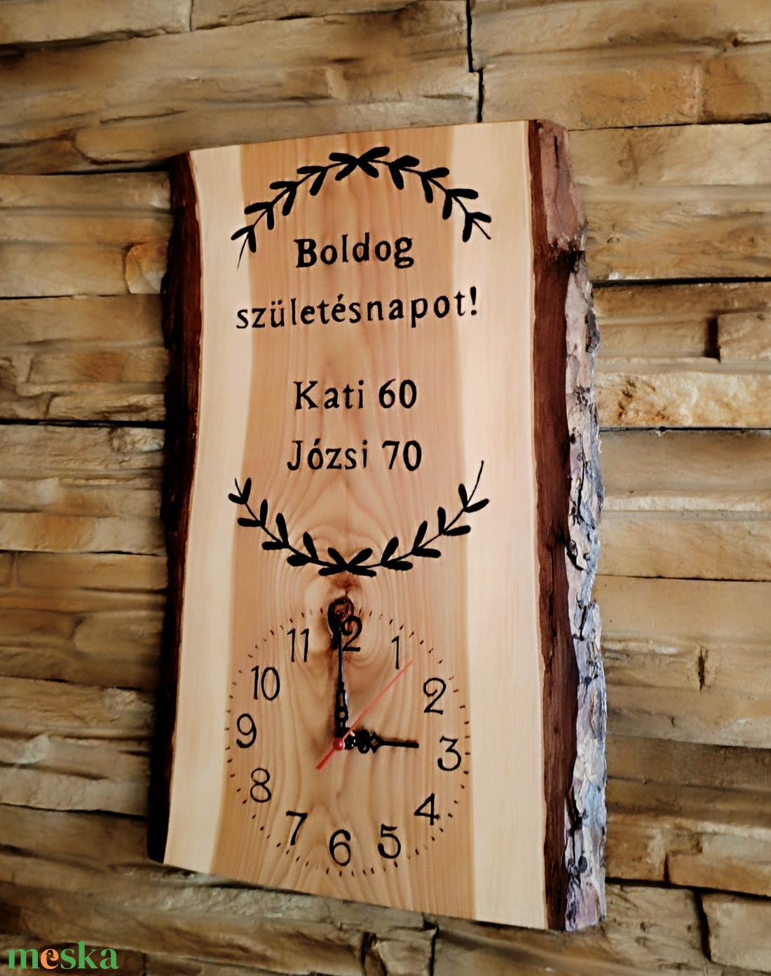 Egyedi, fából készült falióra születésnap alkalmából nevekkel  - otthon & életmód - dekoráció - fali és függő dekoráció - falióra & óra - Meska.hu