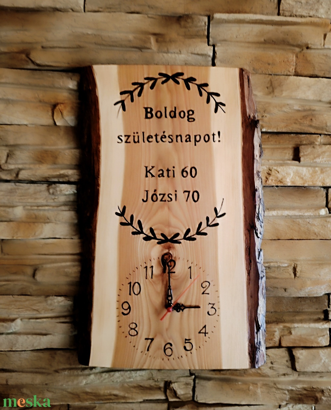 Egyedi, fából készült falióra születésnap alkalmából nevekkel  - otthon & életmód - dekoráció - fali és függő dekoráció - falióra & óra - Meska.hu