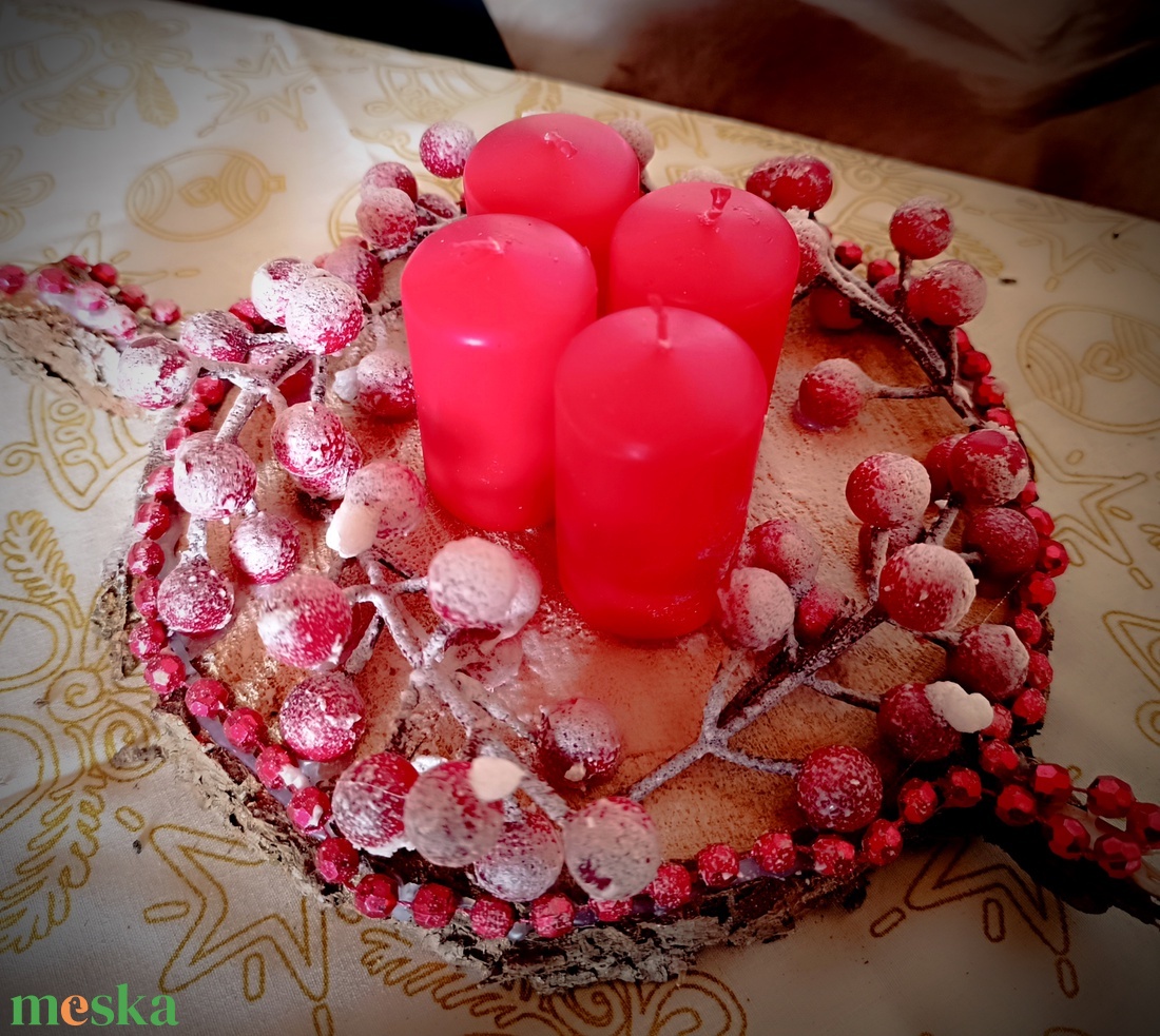 Adventi asztaldísz fakorongon 4 gyertyával tündöklő piros  - karácsony - adventi díszek - adventi asztaldísz - Meska.hu