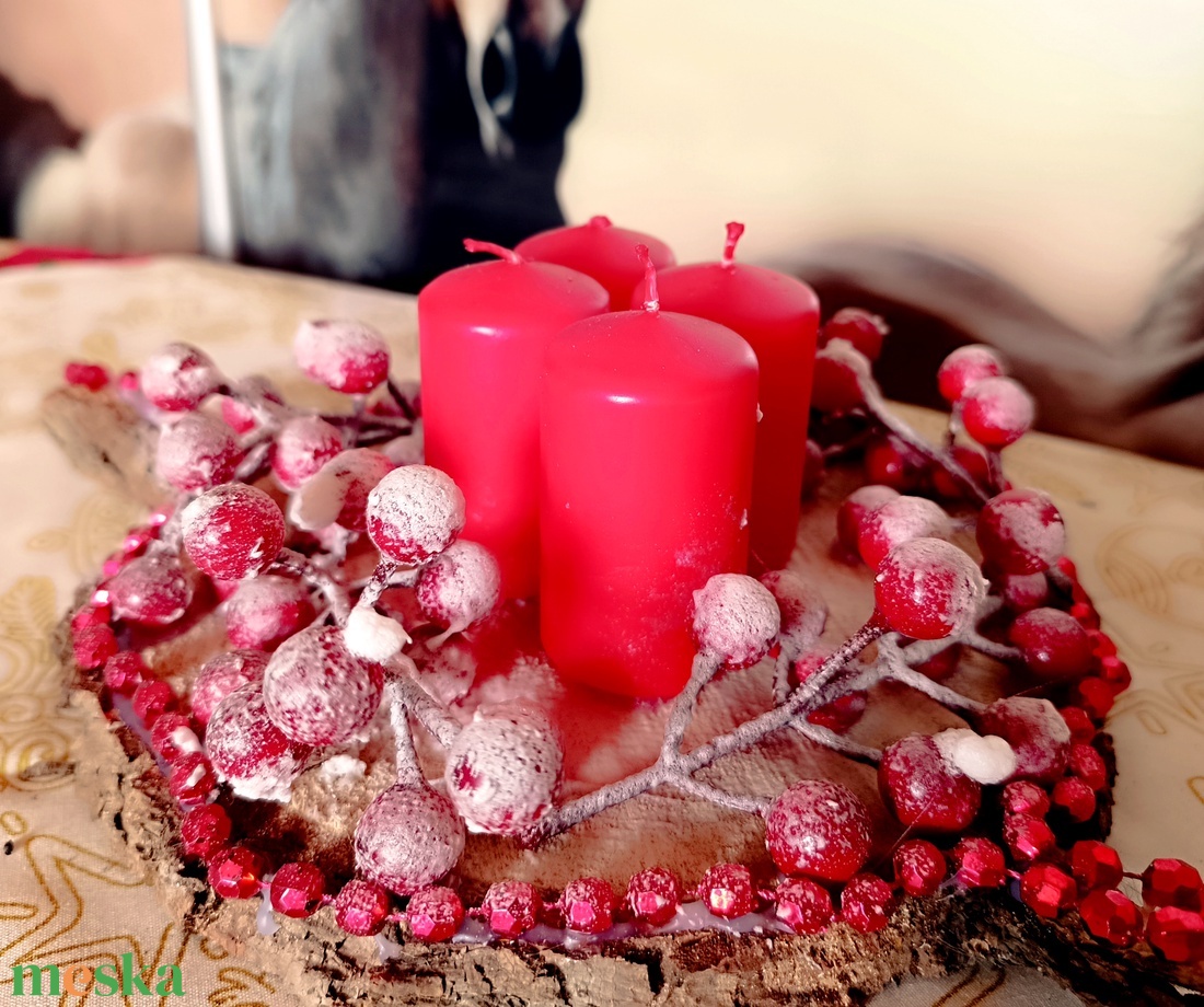 Adventi asztaldísz fakorongon 4 gyertyával tündöklő piros  - karácsony - adventi díszek - adventi asztaldísz - Meska.hu