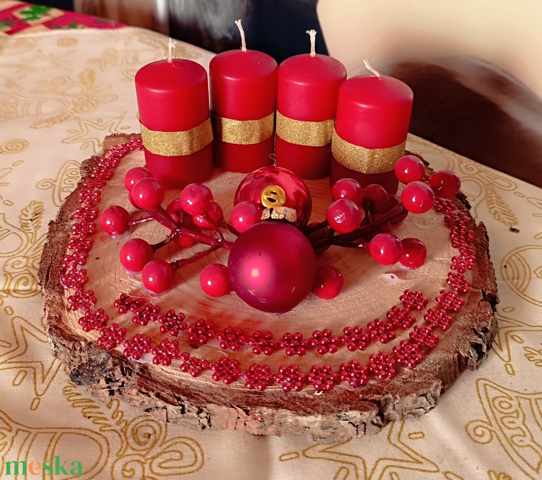 Adventi asztaldísz fakorongon 4 piros gyertyával  - karácsony - adventi díszek - adventi asztaldísz - Meska.hu