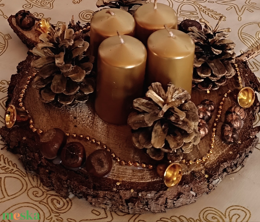Adventi asztaldísz fakorongon 4 gyertyával barna és arany színben  - karácsony - adventi díszek - adventi asztaldísz - Meska.hu