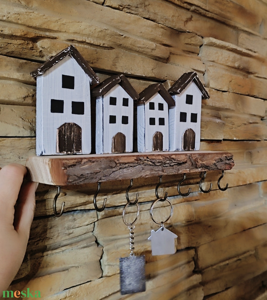 Házikós fali kulcstartó,kis polccal  rusztikus fán - otthon & életmód - dekoráció - fali és függő dekoráció - fali kulcstartó - Meska.hu