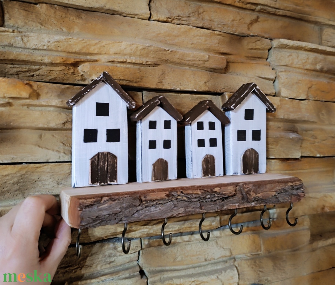 Házikós fali kulcstartó,kis polccal  rusztikus fán - otthon & életmód - dekoráció - fali és függő dekoráció - fali kulcstartó - Meska.hu