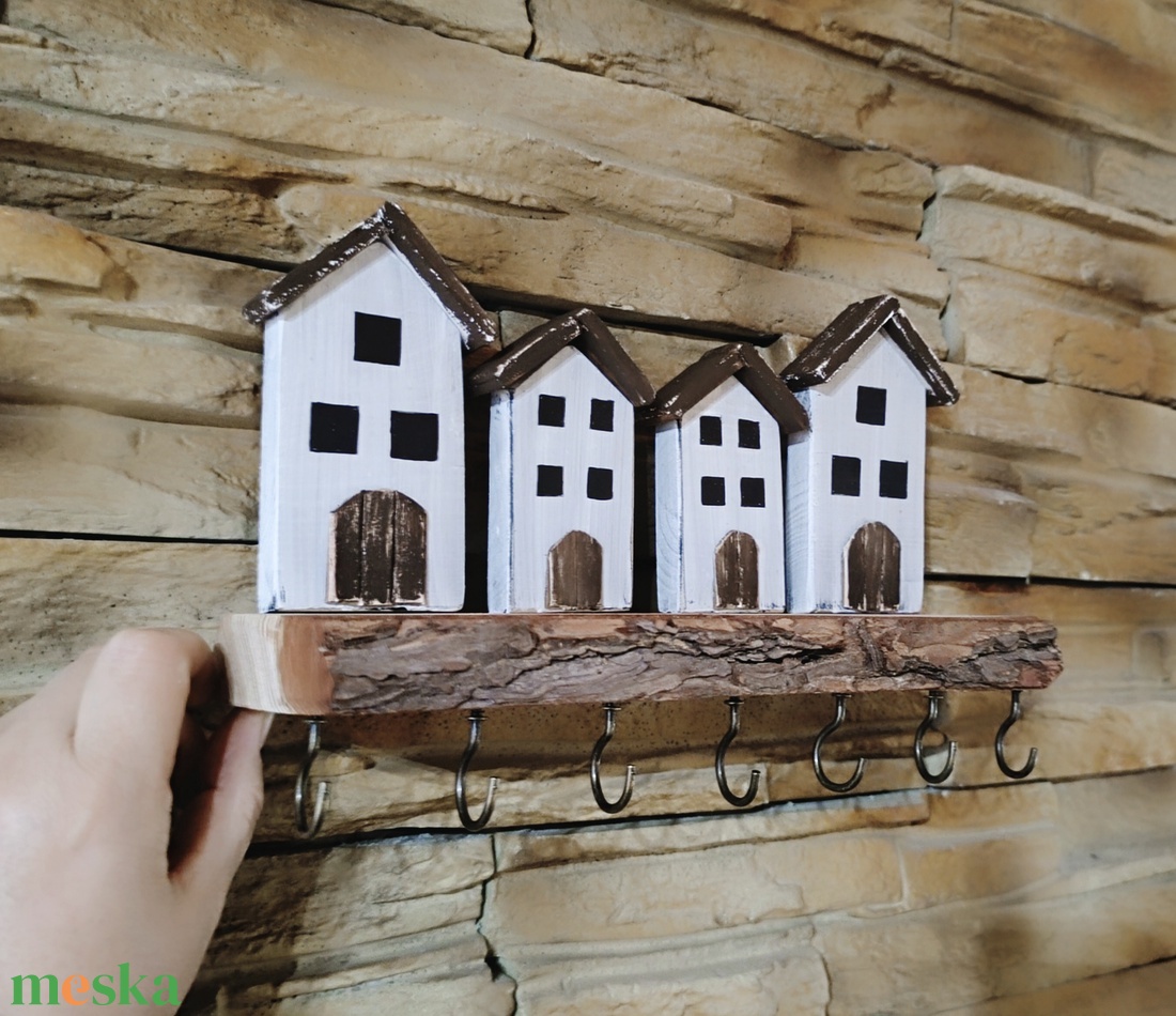 Házikós fali kulcstartó,kis polccal  rusztikus fán - otthon & életmód - dekoráció - fali és függő dekoráció - fali kulcstartó - Meska.hu