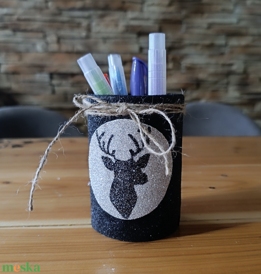 Asztali ceruza tartó szarvas sziluettel díszítve  - otthon & életmód - papír, írószer - tolltartó & ceruzatekercs - Meska.hu