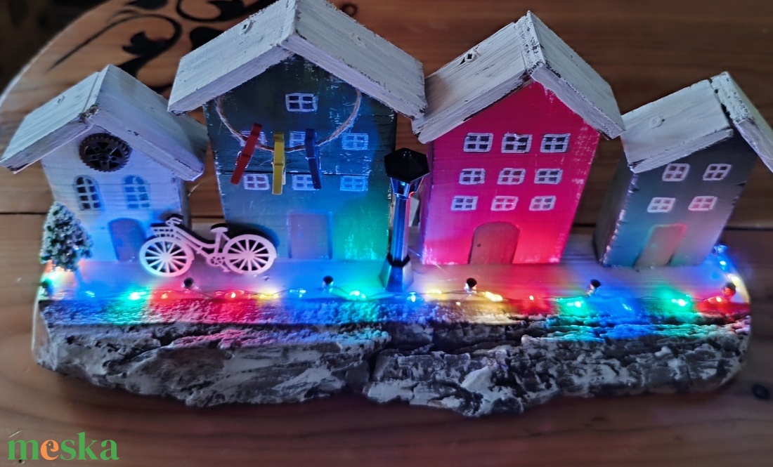 Karácsonyi utcakép színes LED világítással  - karácsony - karácsonyi lakásdekoráció - karácsonyi falu, házikó - Meska.hu