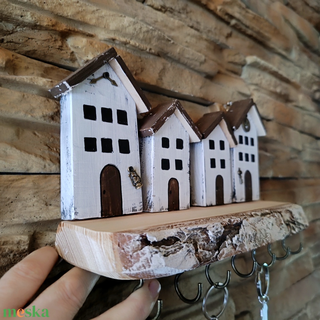 Házikós fali kulcstartó,kis polccal  rusztikus fán - otthon & életmód - dekoráció - fali és függő dekoráció - fali kulcstartó - Meska.hu