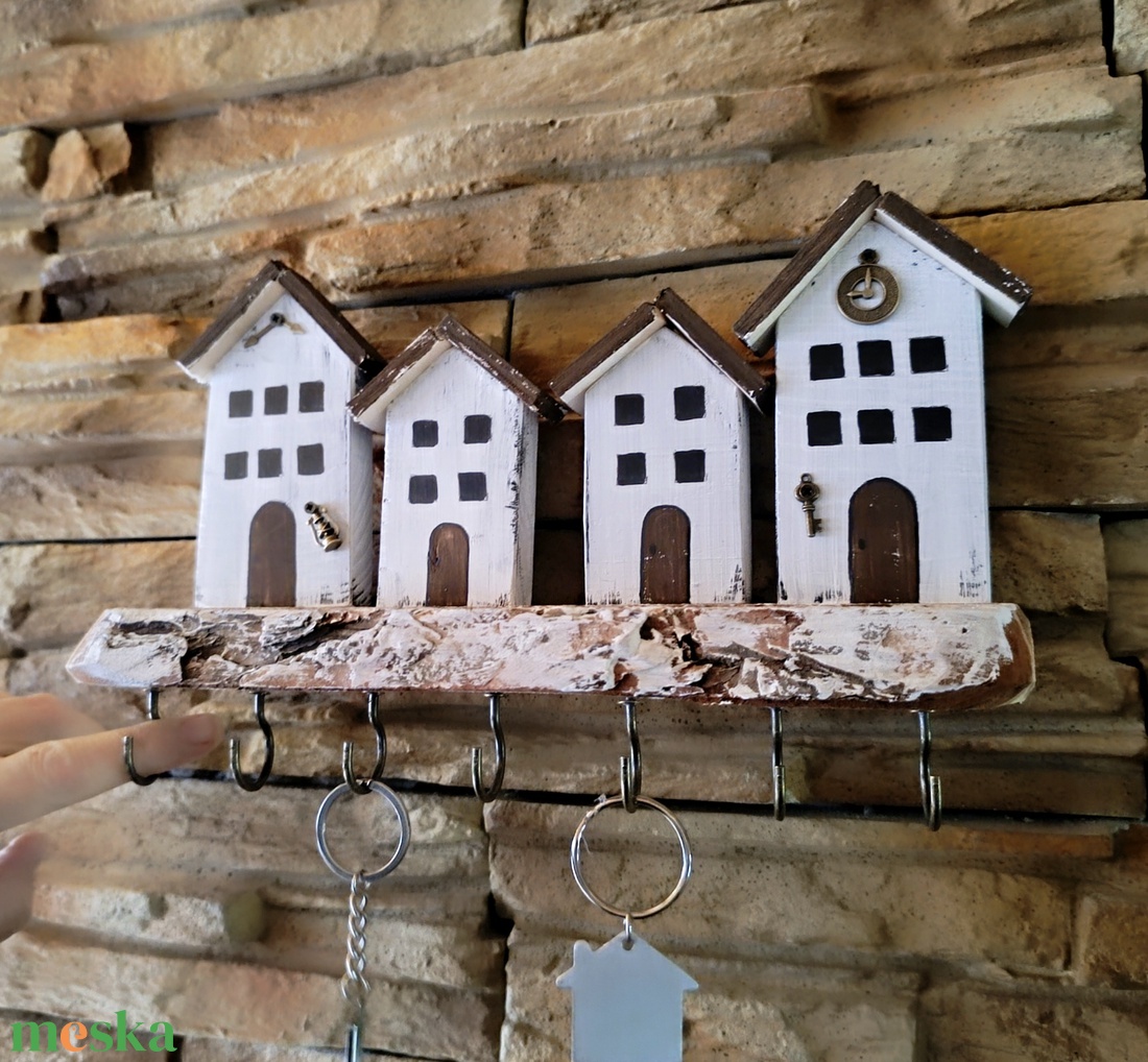 Házikós fali kulcstartó,kis polccal  rusztikus fán - otthon & életmód - dekoráció - fali és függő dekoráció - fali kulcstartó - Meska.hu