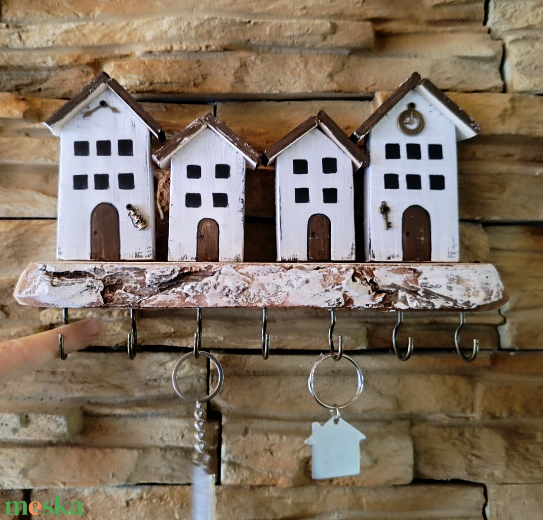 Házikós fali kulcstartó,kis polccal  rusztikus fán - otthon & életmód - dekoráció - fali és függő dekoráció - fali kulcstartó - Meska.hu