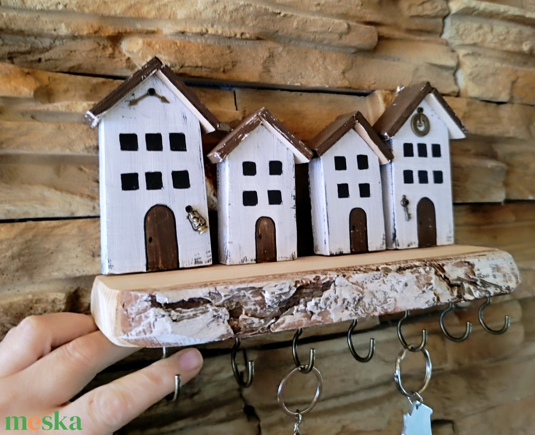 Házikós fali kulcstartó,kis polccal  rusztikus fán - otthon & életmód - dekoráció - fali és függő dekoráció - fali kulcstartó - Meska.hu