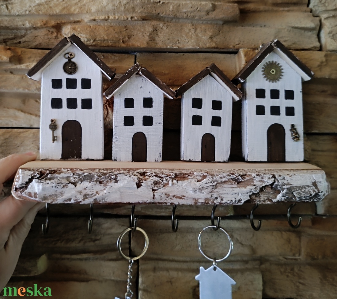 Fából készült házikós fali kulcstartó  - otthon & életmód - dekoráció - fali és függő dekoráció - fali kulcstartó - Meska.hu