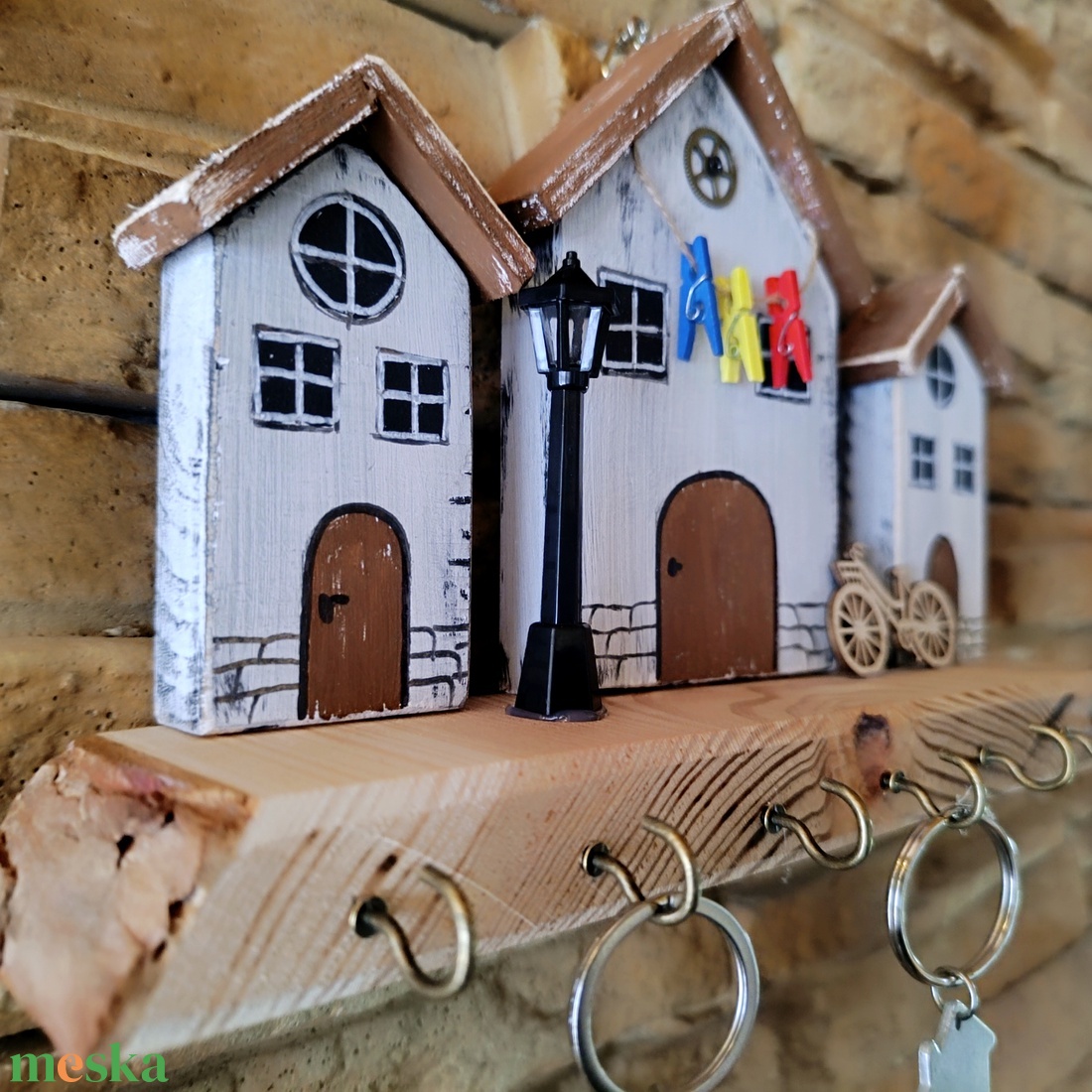 Fából készült fali kulcstartó utcakép  - otthon & életmód - dekoráció - fali és függő dekoráció - fali kulcstartó - Meska.hu