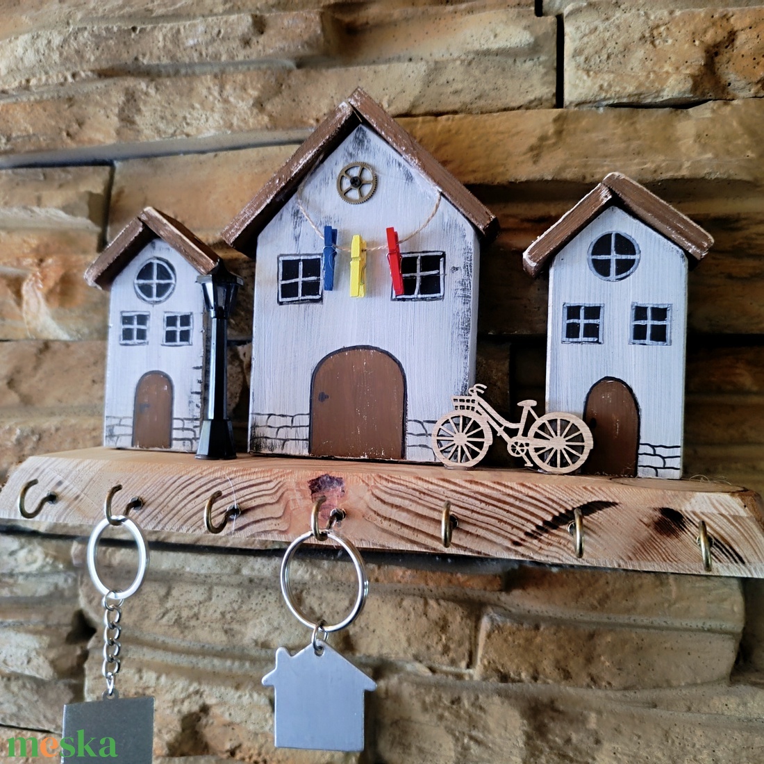 Fából készült fali kulcstartó utcakép  - otthon & életmód - dekoráció - fali és függő dekoráció - fali kulcstartó - Meska.hu