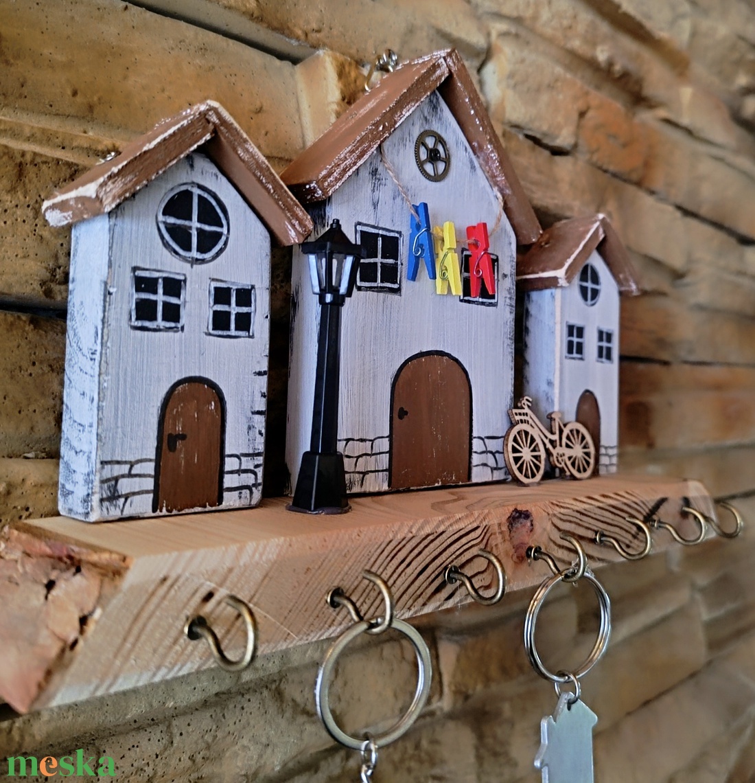 Fából készült fali kulcstartó utcakép  - otthon & életmód - dekoráció - fali és függő dekoráció - fali kulcstartó - Meska.hu