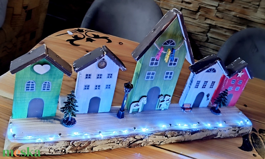 Karácsonyi falu LED világítással rusztikus fán  - karácsony - karácsonyi lakásdekoráció - karácsonyi falu, házikó - Meska.hu