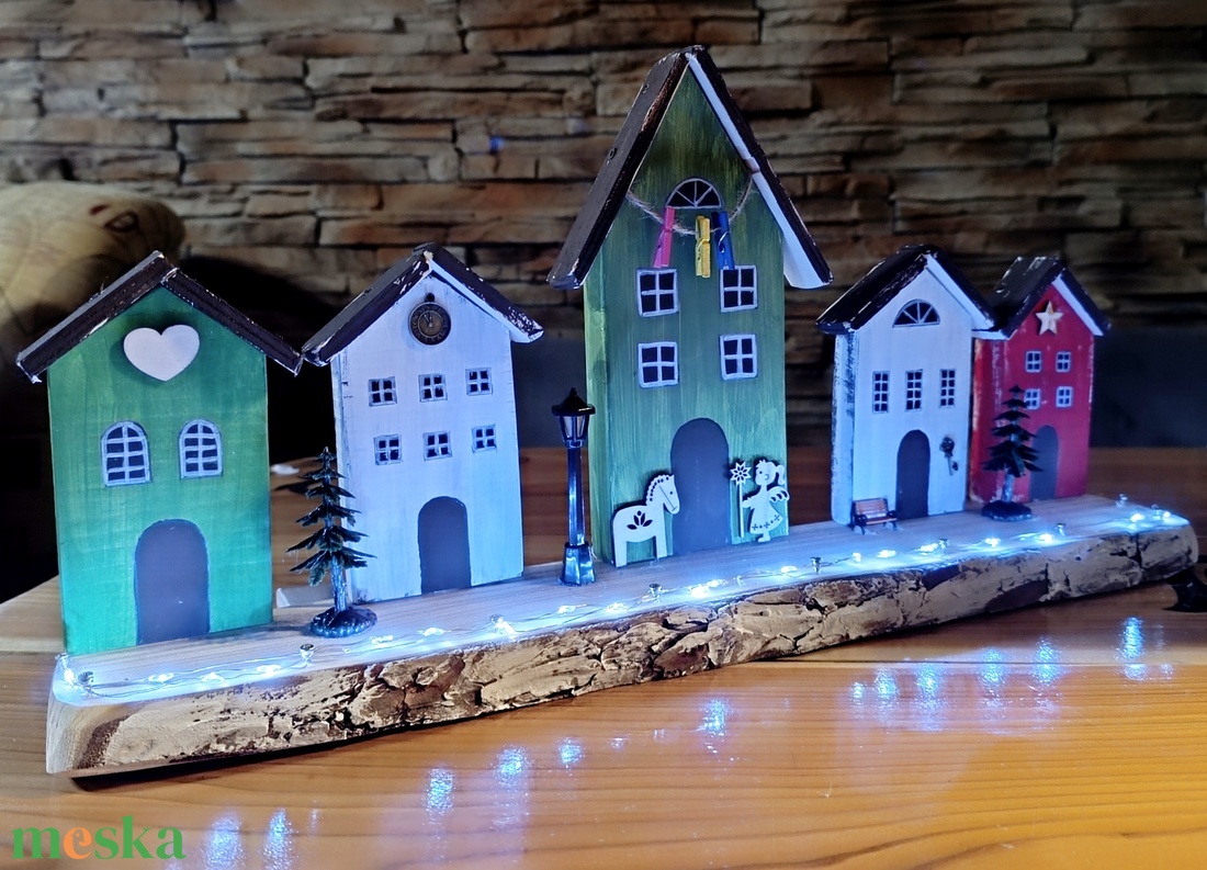 Karácsonyi falu LED világítással rusztikus fán  - karácsony - karácsonyi lakásdekoráció - karácsonyi falu, házikó - Meska.hu