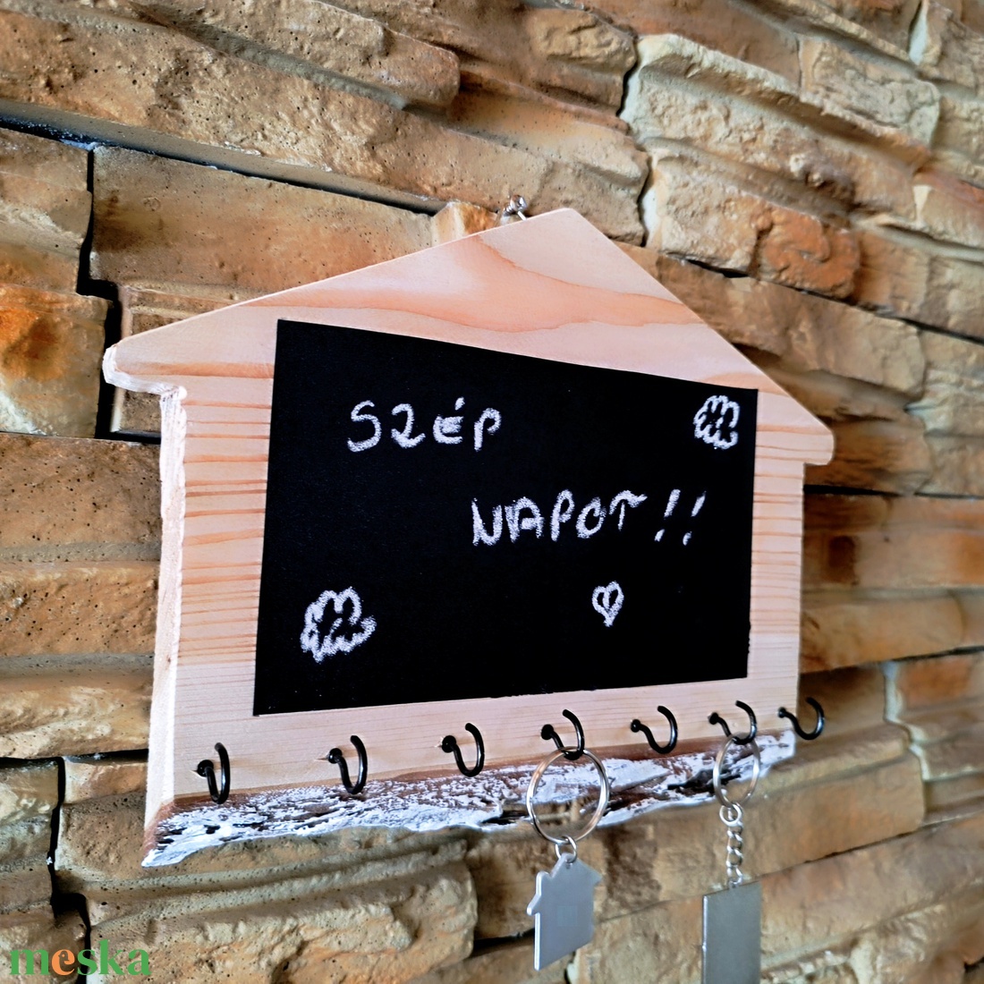 Házikó formájú fa fali kulcstartó üzenő táblával  - otthon & életmód - dekoráció - fali és függő dekoráció - fali kulcstartó - Meska.hu