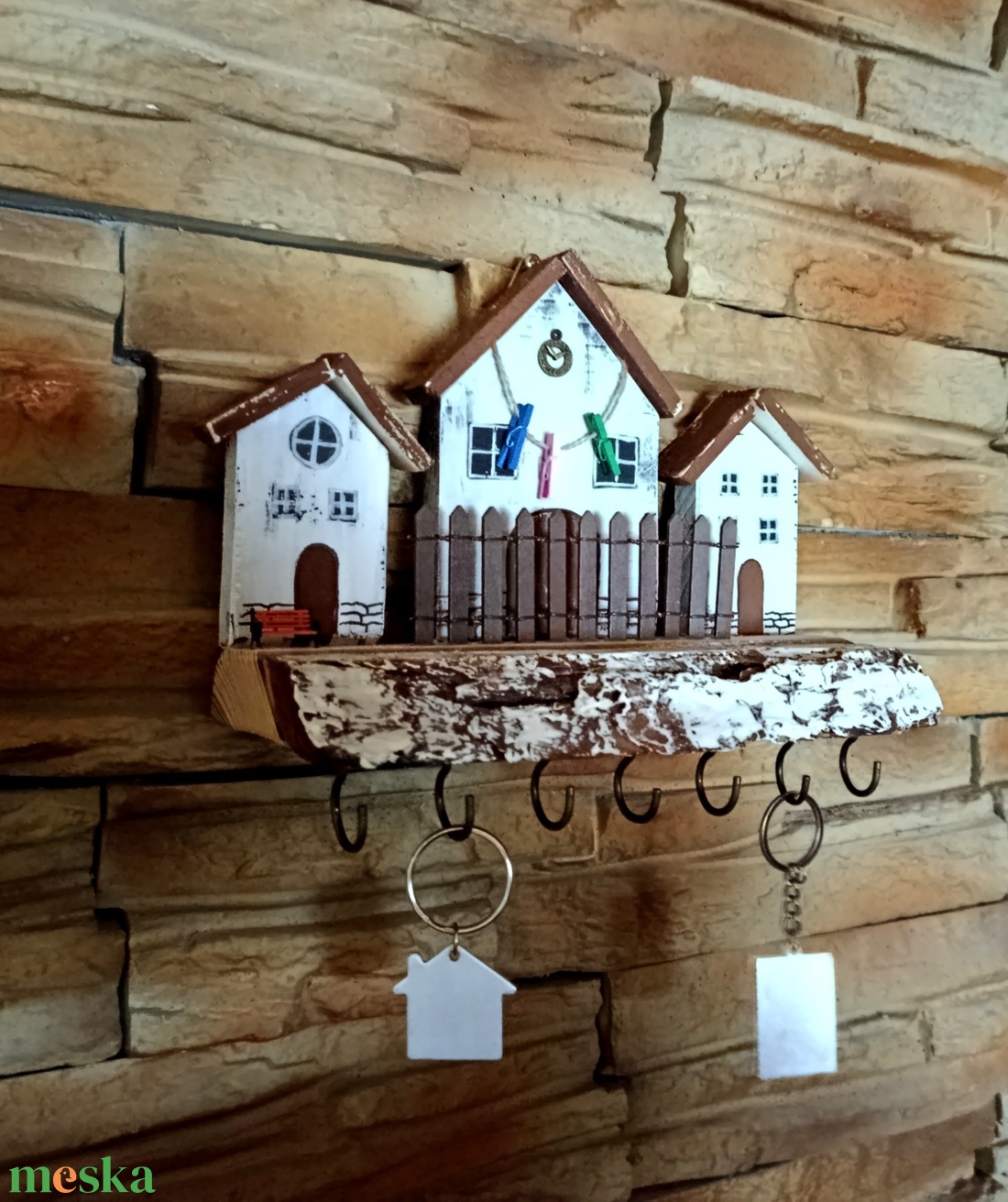 Házikós fali kulcstartó rusztikus fa polccal - otthon & életmód - dekoráció - fali és függő dekoráció - fali kulcstartó - Meska.hu