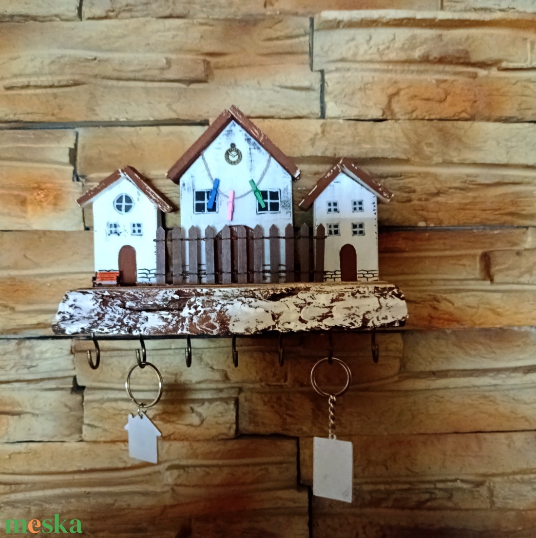 Házikós fali kulcstartó rusztikus fa polccal - otthon & életmód - dekoráció - fali és függő dekoráció - fali kulcstartó - Meska.hu
