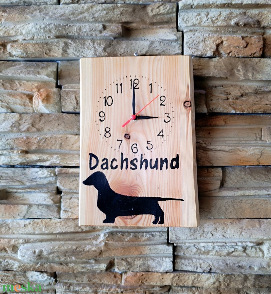 Fa falióra tacskó kutyussal  - otthon & életmód - dekoráció - fali és függő dekoráció - fali kulcstartó - Meska.hu