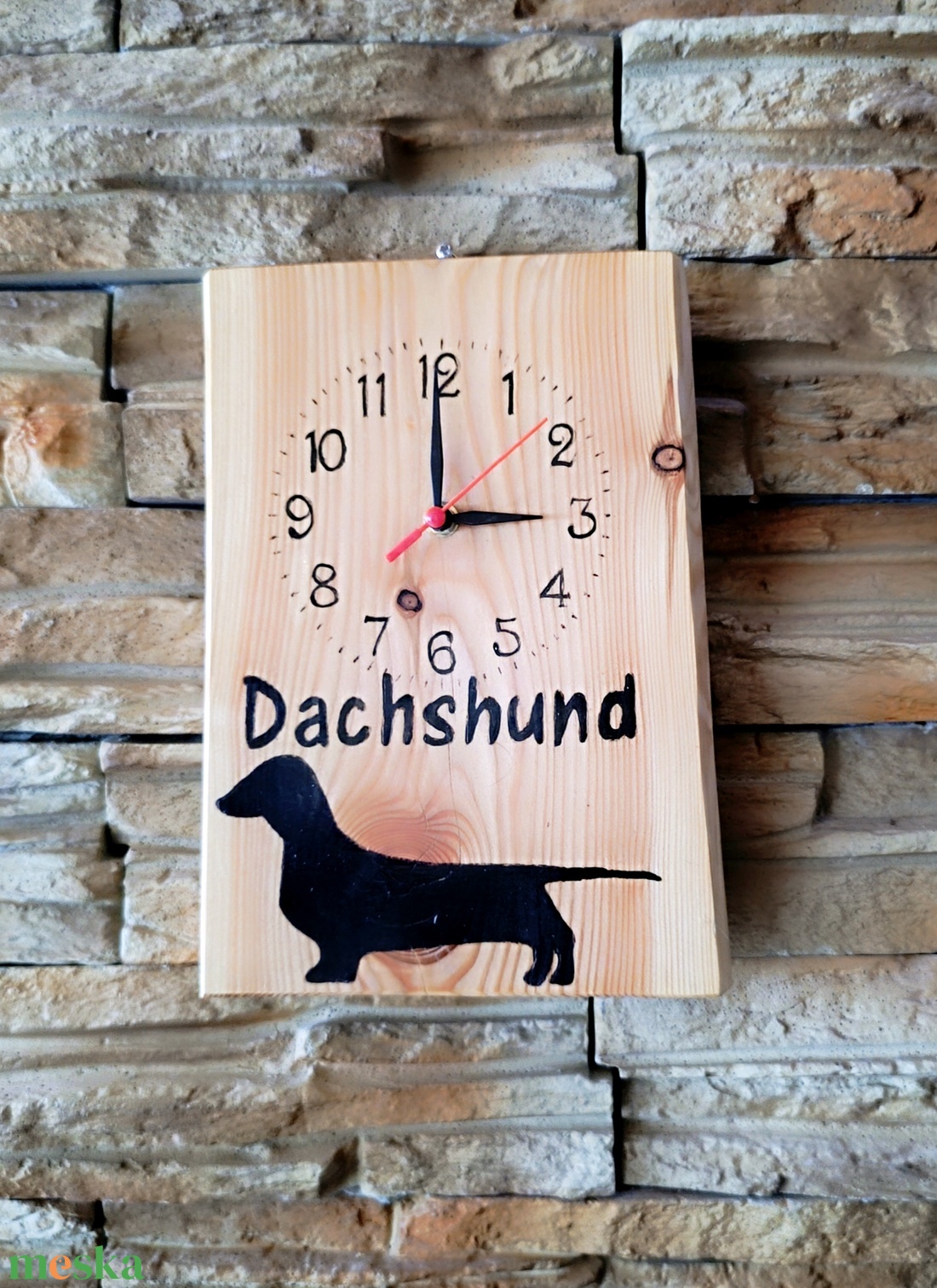 Fa falióra tacskó kutyussal  - otthon & életmód - dekoráció - fali és függő dekoráció - fali kulcstartó - Meska.hu