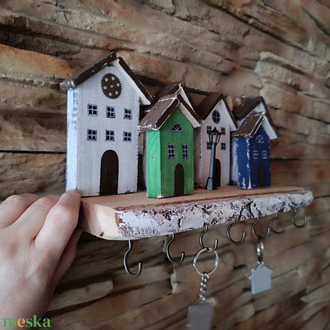Fa fali kulcstartó utcaképpel - otthon & életmód - dekoráció - fali és függő dekoráció - fali kulcstartó - Meska.hu
